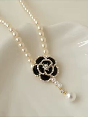 Elegant Black & Pearl Flower Pendant Necklace - Women Jewelry